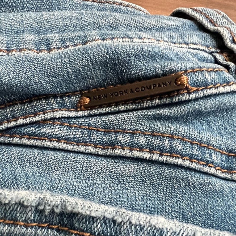 Woman’s NY & Company Jeans 👖 - Picture 11 of 11